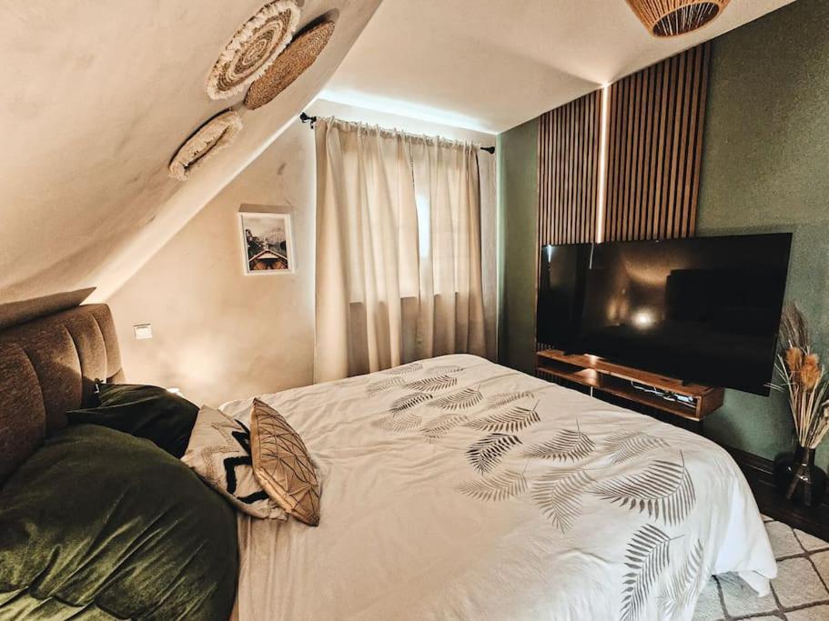 Apartment Feels Like Two Bedrooms Ralingen