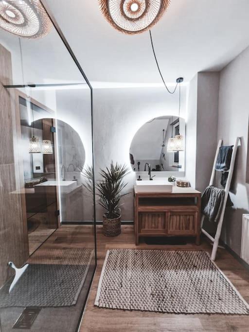 Feels Like Two Bedrooms Apartment *